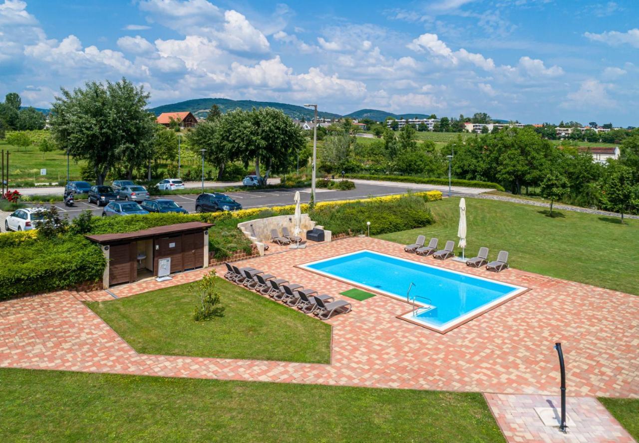 Hotel Margareta Balatonfured Luaran gambar
