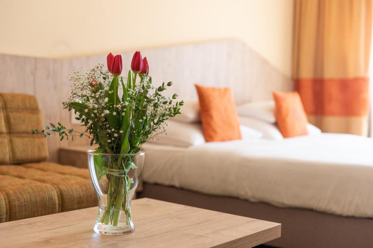 Hotel Margareta Balatonfured Luaran gambar